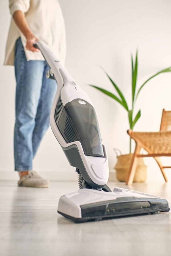 Aspirateur eau et poussières sans fil : entretien, réparation et utilisation des modèles professionnels